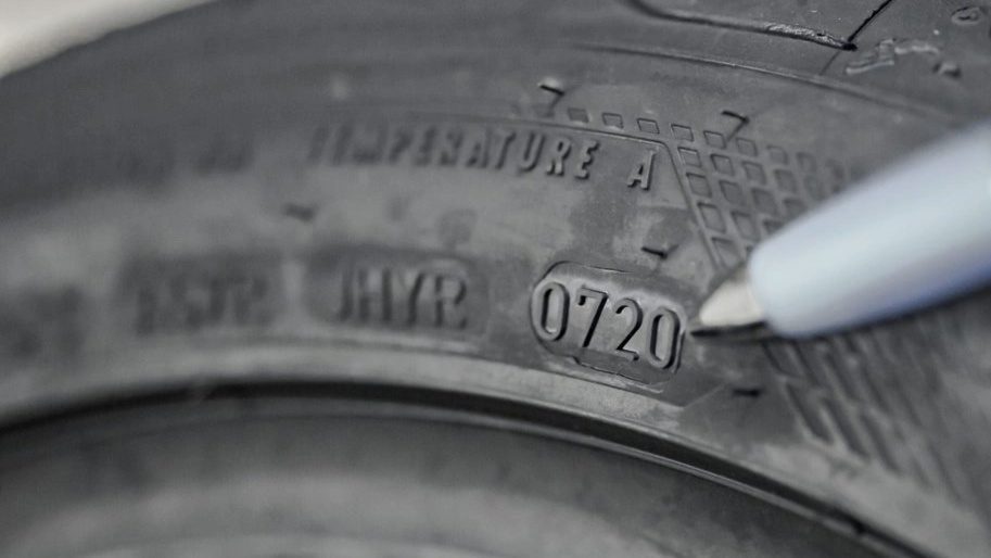 how to check the age of a tyre?